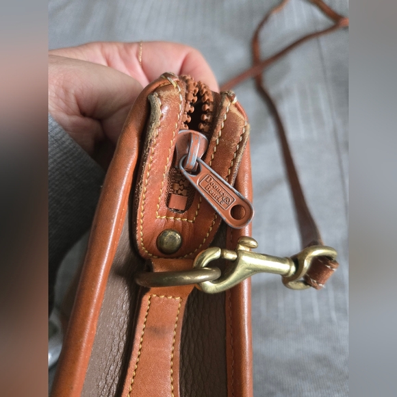 Vintage Dooney & Bourke Crossbody All Weather Leather shoulder bag brown taupe - Picture 9 of 10